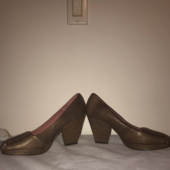 NWOT Richard Tyler Kapelle Bronzers PERFECT - Picture 2 of 6